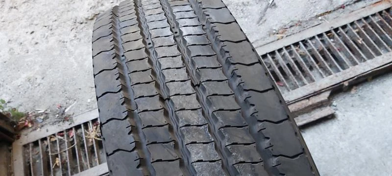 Гуми Летни 215/75R17.5, снимка 2 - Гуми и джанти - 41999520