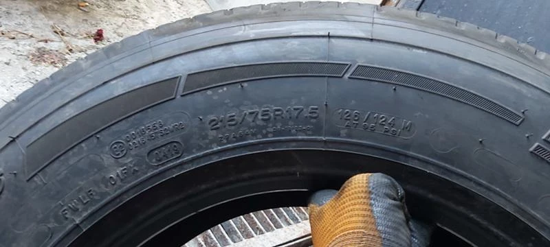 Гуми Летни 215/75R17.5, снимка 5 - Гуми и джанти - 41999520