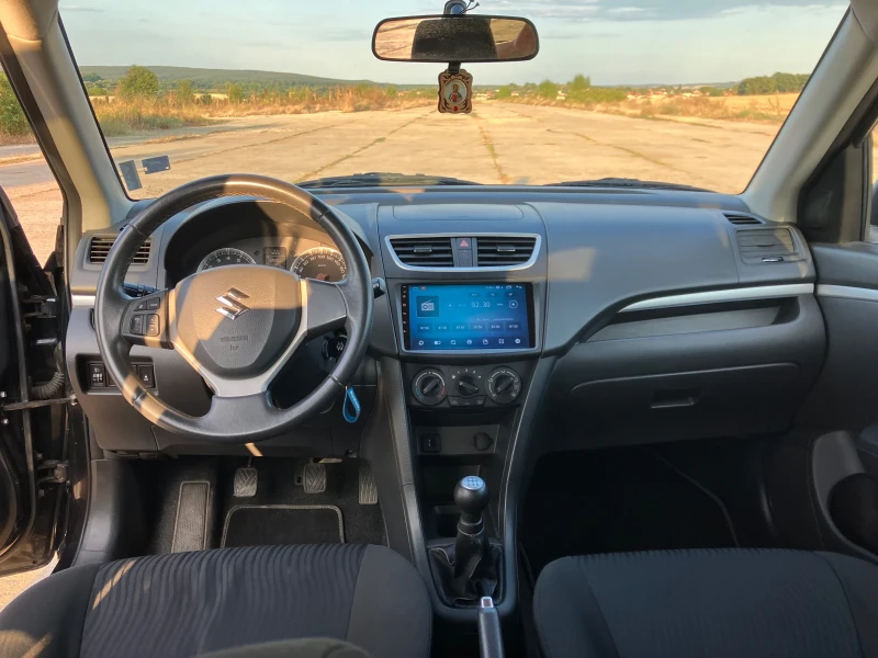 Suzuki Swift 1.3 инжекция, снимка 10 - Автомобили и джипове - 46868913