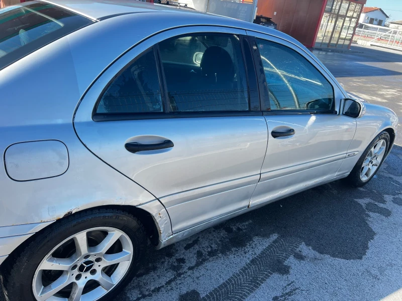 Mercedes-Benz C 180, снимка 3 - Автомобили и джипове - 48746413