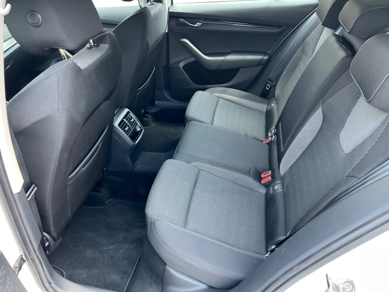 Skoda Octavia 2.0TDi, 4x4, снимка 14 - Автомобили и джипове - 50728256