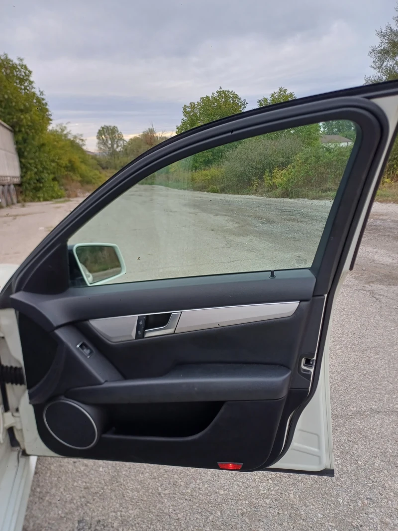 Mercedes-Benz C 220 2.2 170 avantagrde amg line, снимка 8 - Автомобили и джипове - 51959969