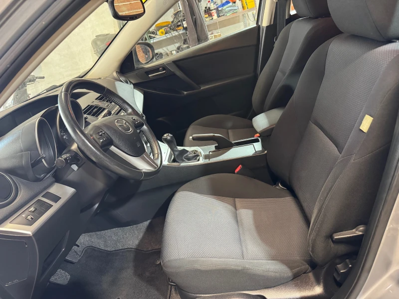 Mazda 3 1.6 140000 km., снимка 3 - Автомобили и джипове - 52943934