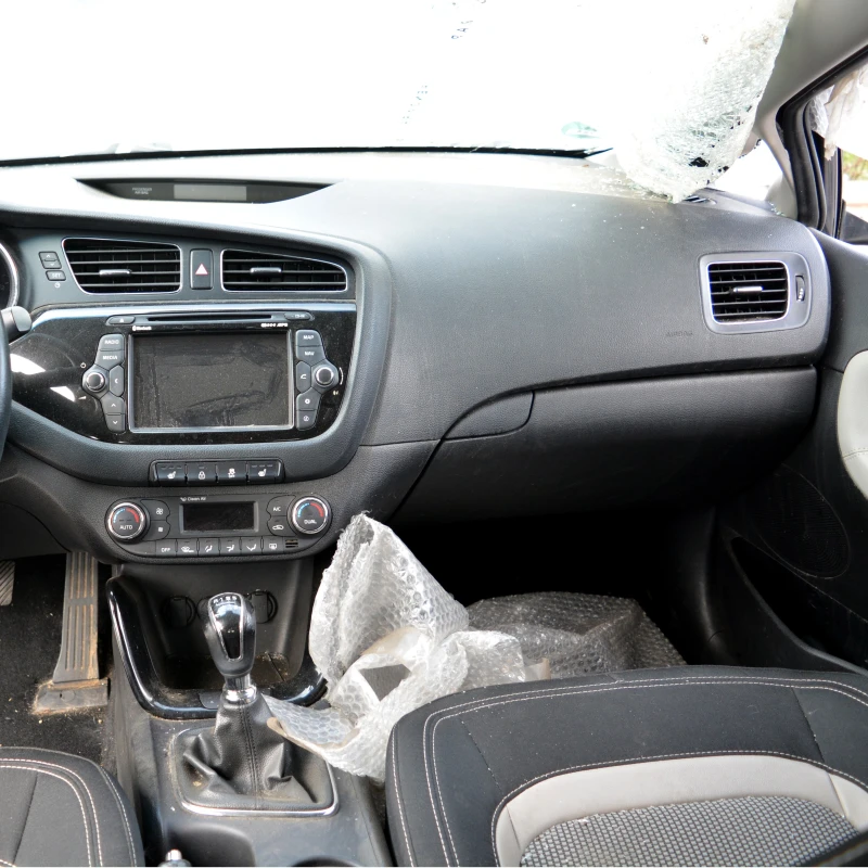 Kia Ceed 1.6 CRDI, снимка 6 - Автомобили и джипове - 53110462