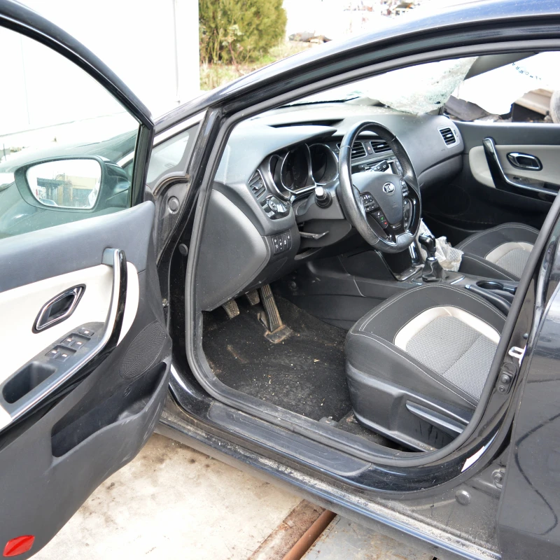 Kia Ceed 1.6 CRDI, снимка 5 - Автомобили и джипове - 53110462