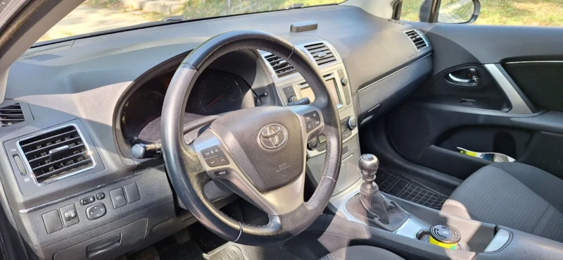 Toyota Avensis Хечбек , снимка 5 - Автомобили и джипове - 53142581