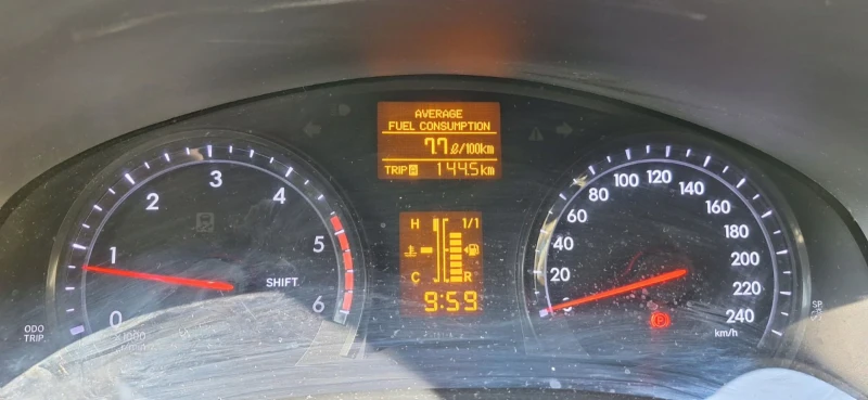 Toyota Avensis Хечбек , снимка 13 - Автомобили и джипове - 53142581