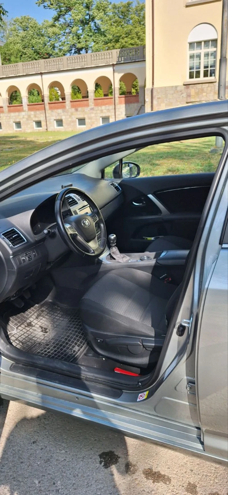 Toyota Avensis Хечбек , снимка 2 - Автомобили и джипове - 53142581