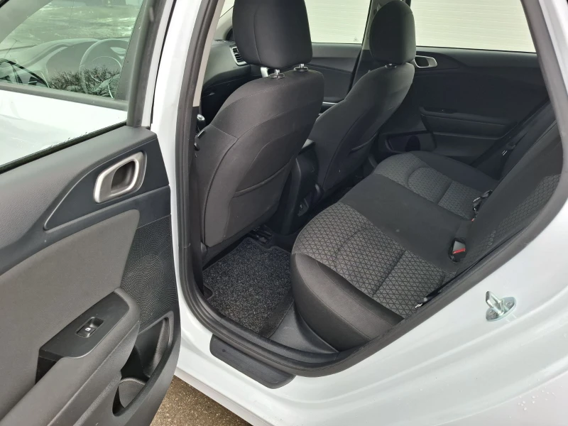 Kia Ceed 1.6 crdi MHEV, снимка 7 - Автомобили и джипове - 53444122