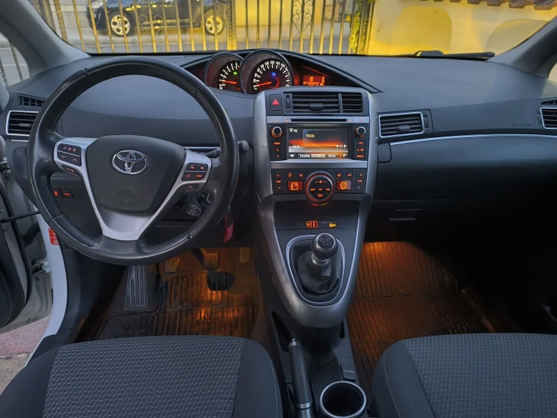 Toyota Verso 1.8 бензин , снимка 9 - Автомобили и джипове - 53585677