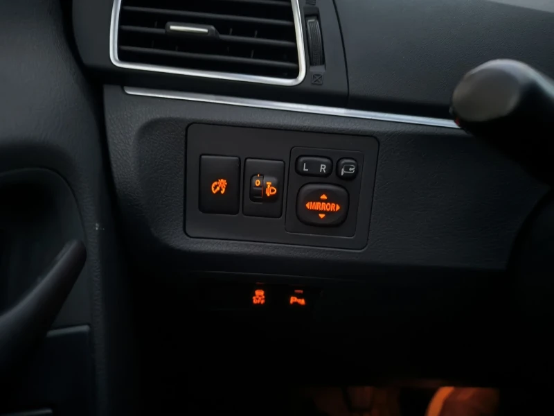 Toyota Verso 1.8 бензин , снимка 12 - Автомобили и джипове - 53585677