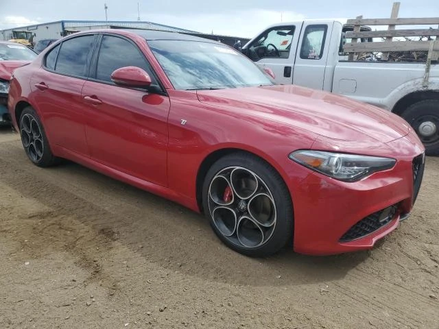 Alfa Romeo Giulia 35200km* AWD* Distronic* Подгрев* Камери* , снимка 4 - Автомобили и джипове - 47805378