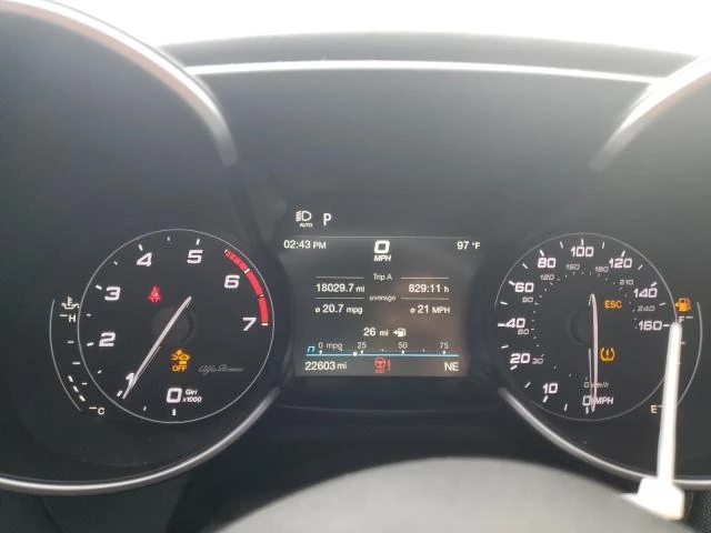 Alfa Romeo Giulia 35200km* AWD* Distronic* Подгрев* Камери* , снимка 9 - Автомобили и джипове - 47805378