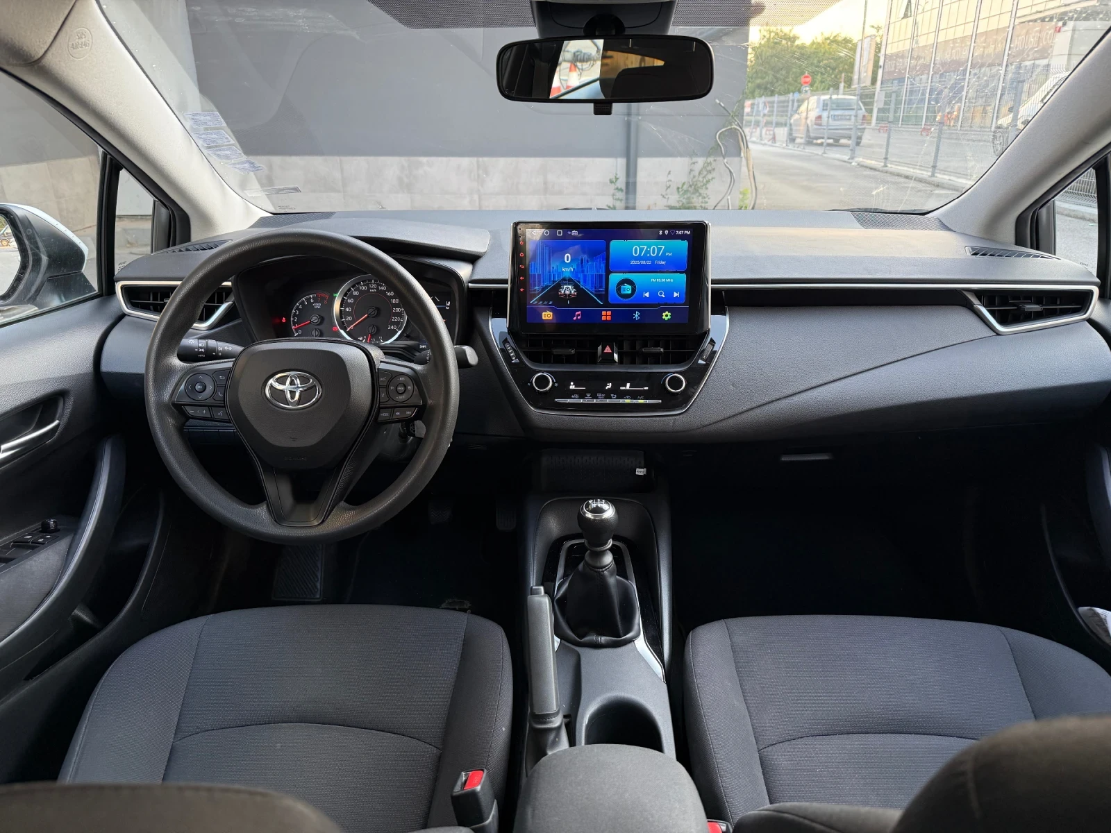 Toyota Corolla 1.6 MT Върнат от лизинг // Гаранция до 2030г - изображение 6