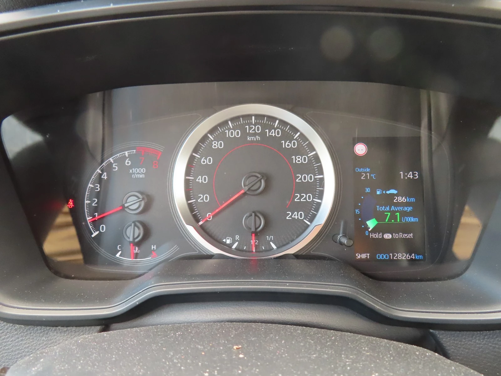 Toyota Corolla 1.6 MT Върнат от лизинг // Гаранция до 2030г - изображение 7