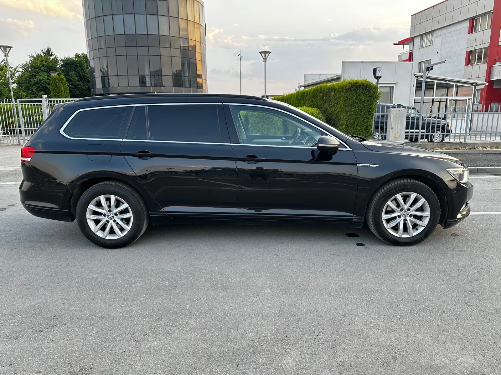 VW Passat 2.0TDI 150кс DSG * Distronic * Подгрев * Серв.исто - изображение 4