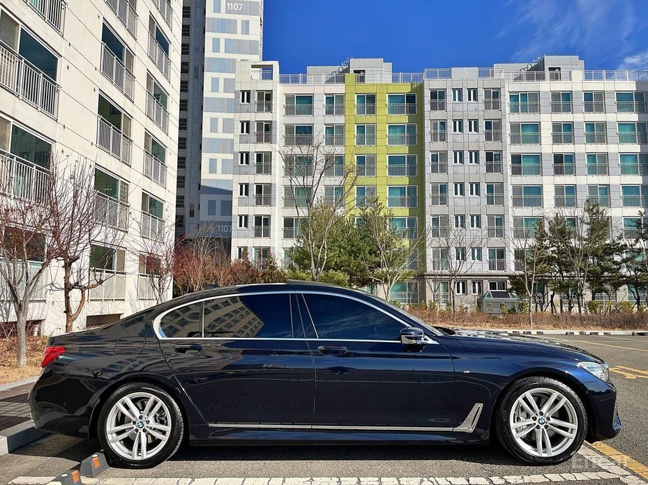 BMW 740  - изображение 9