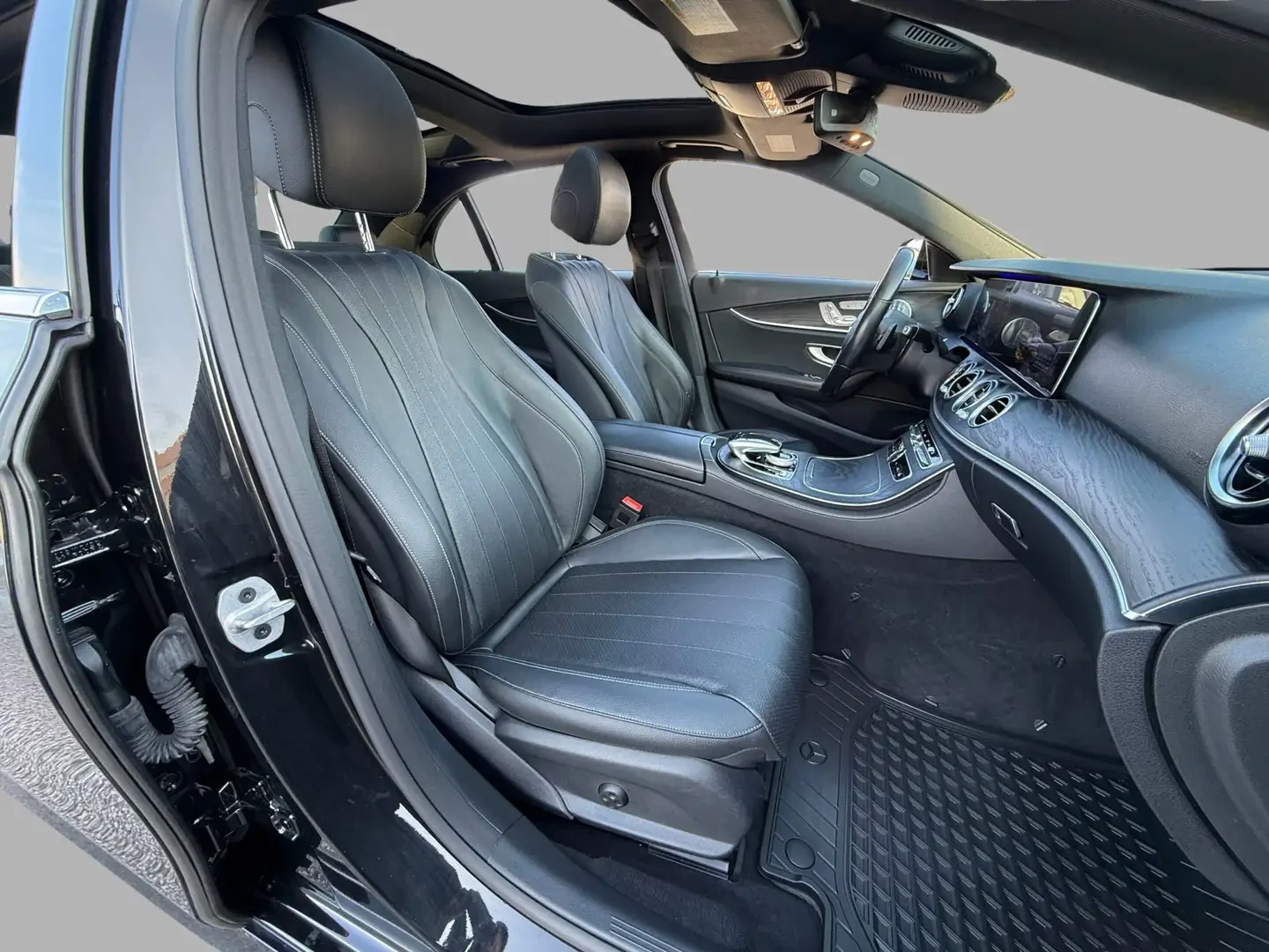 Mercedes-Benz E 350 AMG* BURMESTER* 4MATIC* 360* FACE, снимка 8 - Автомобили и джипове - 54412878
