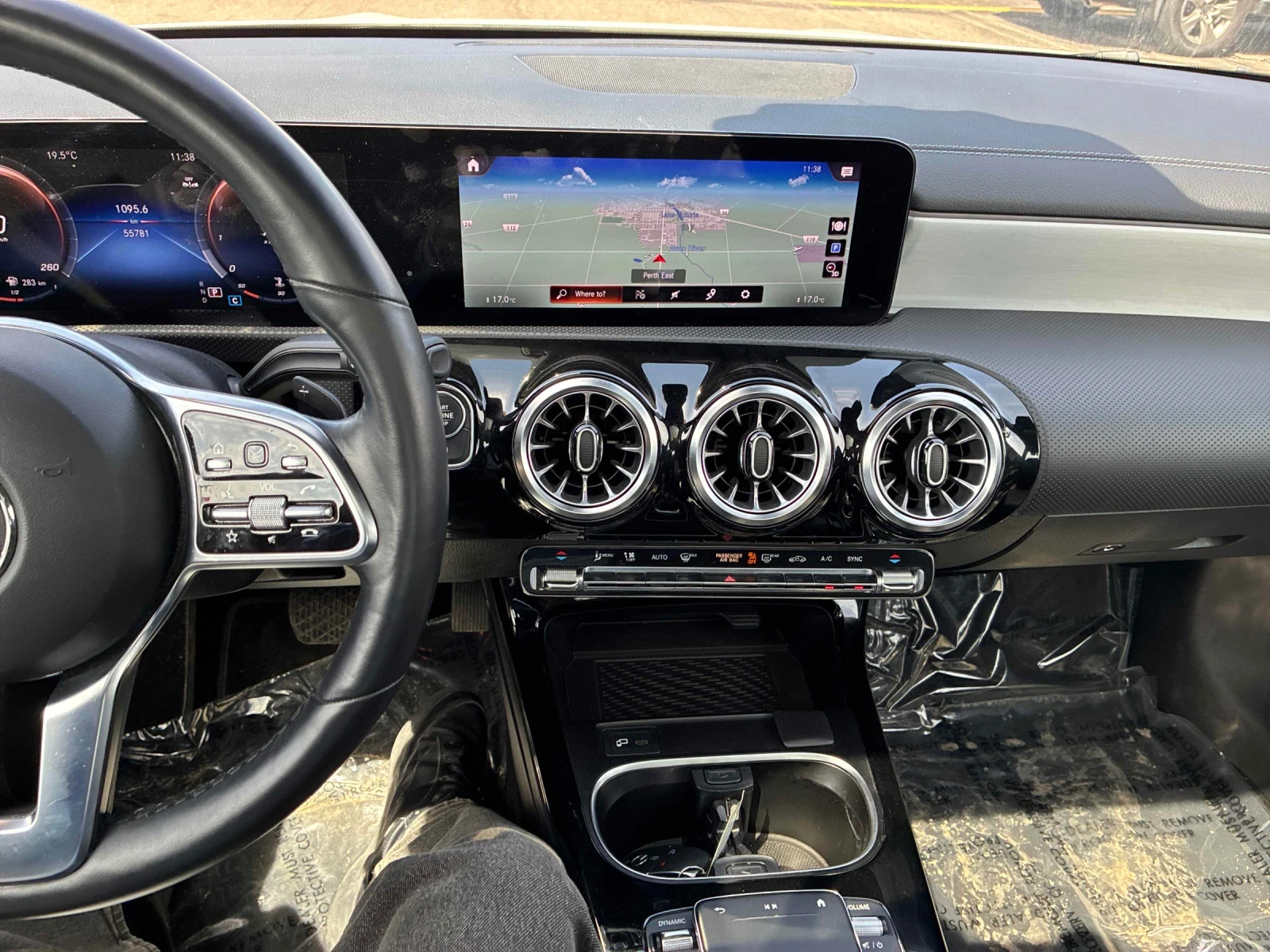 Mercedes-Benz CLA 250 ПАНОРАМА * ПОДГРЕВ * АВТОКРЕДИТ * CARFAX, снимка 8 - Автомобили и джипове - 54646781