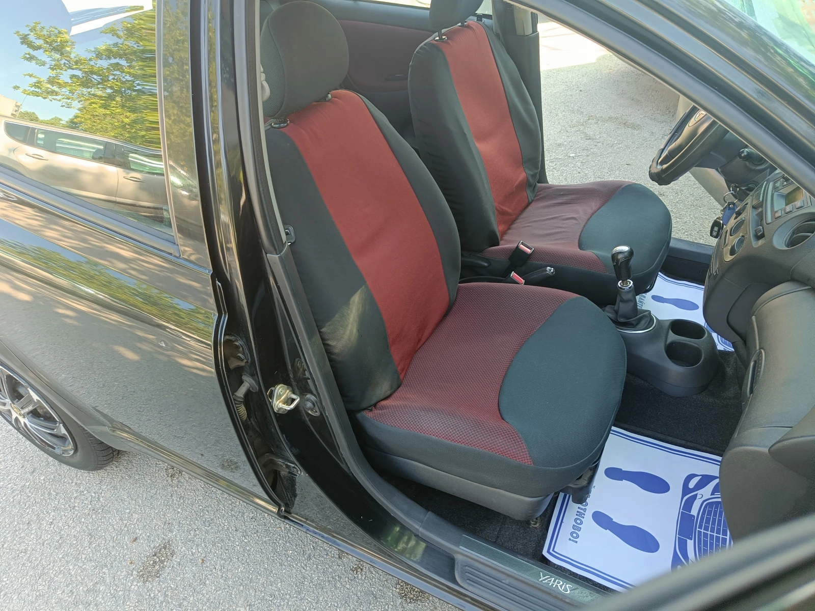 Toyota Yaris 1.4 bartrer 64kc., снимка 13 - Автомобили и джипове - 54689153