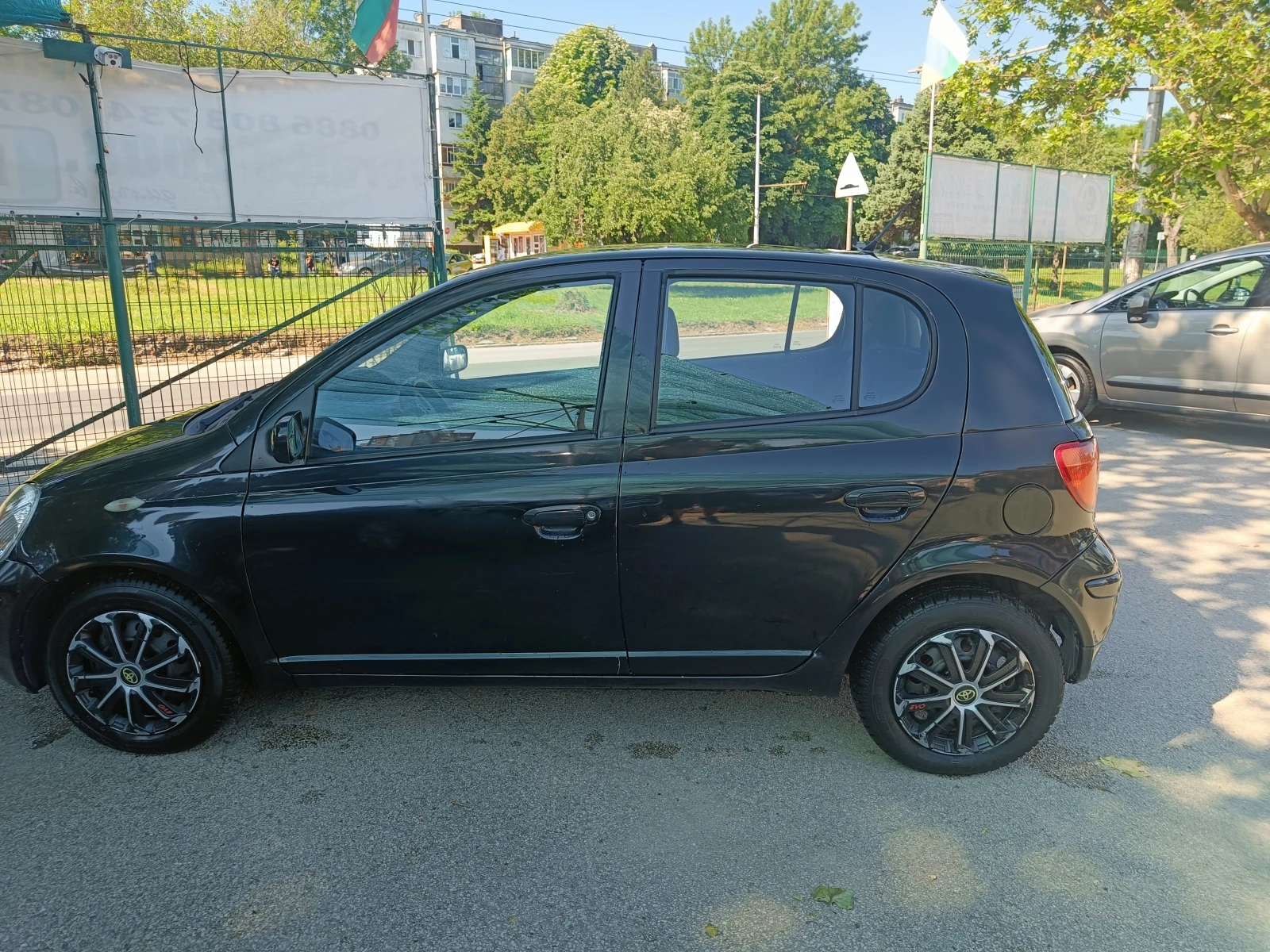 Toyota Yaris 1.4 bartrer 64kc., снимка 8 - Автомобили и джипове - 54689153
