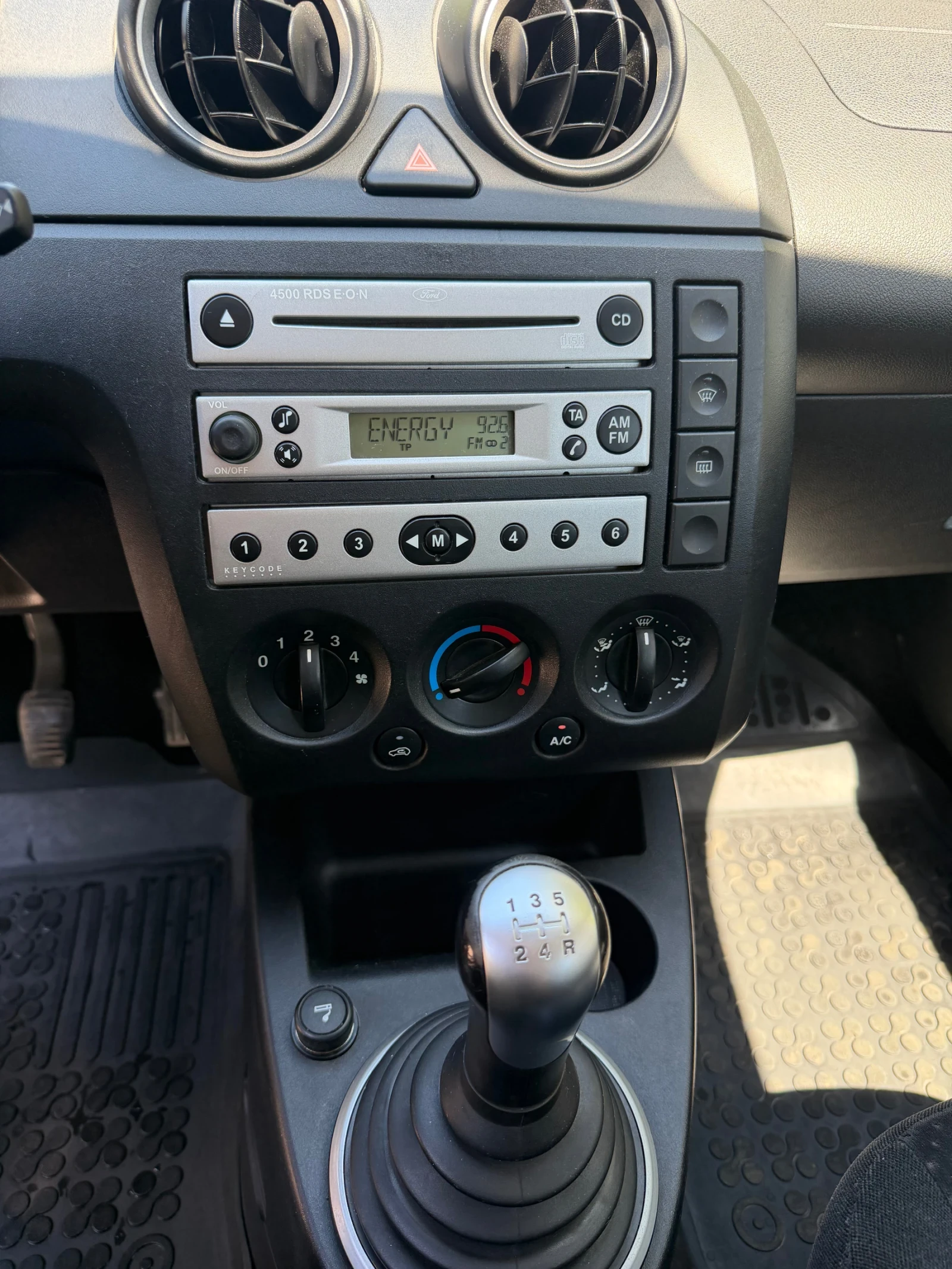 Ford Fiesta 1.4 TDCI, снимка 7 - Автомобили и джипове - 55675192