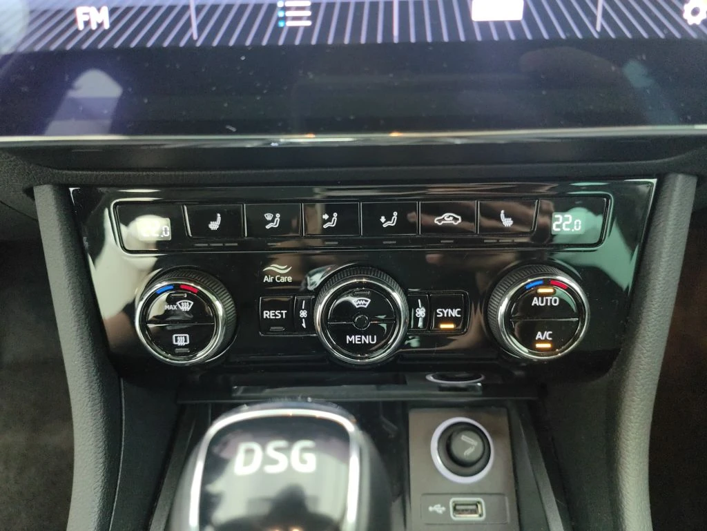 Skoda Superb 2.0 CRTDI Style Auto / Панорама / 150 к.с, снимка 13 - Автомобили и джипове - 55725288