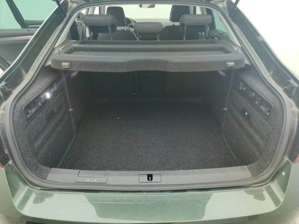 Skoda Superb 2.0 CRTDI Style Auto / Панорама / 150 к.с, снимка 9 - Автомобили и джипове - 55725288