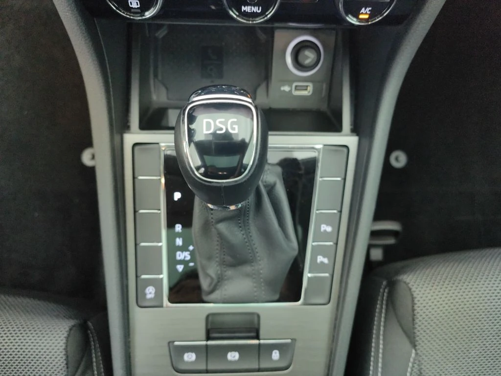 Skoda Superb 2.0 CRTDI Style Auto / Панорама / 150 к.с, снимка 12 - Автомобили и джипове - 55725288