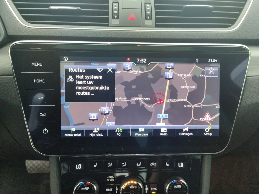 Skoda Superb 2.0 CRTDI Style Auto / Панорама / 150 к.с, снимка 11 - Автомобили и джипове - 55725288