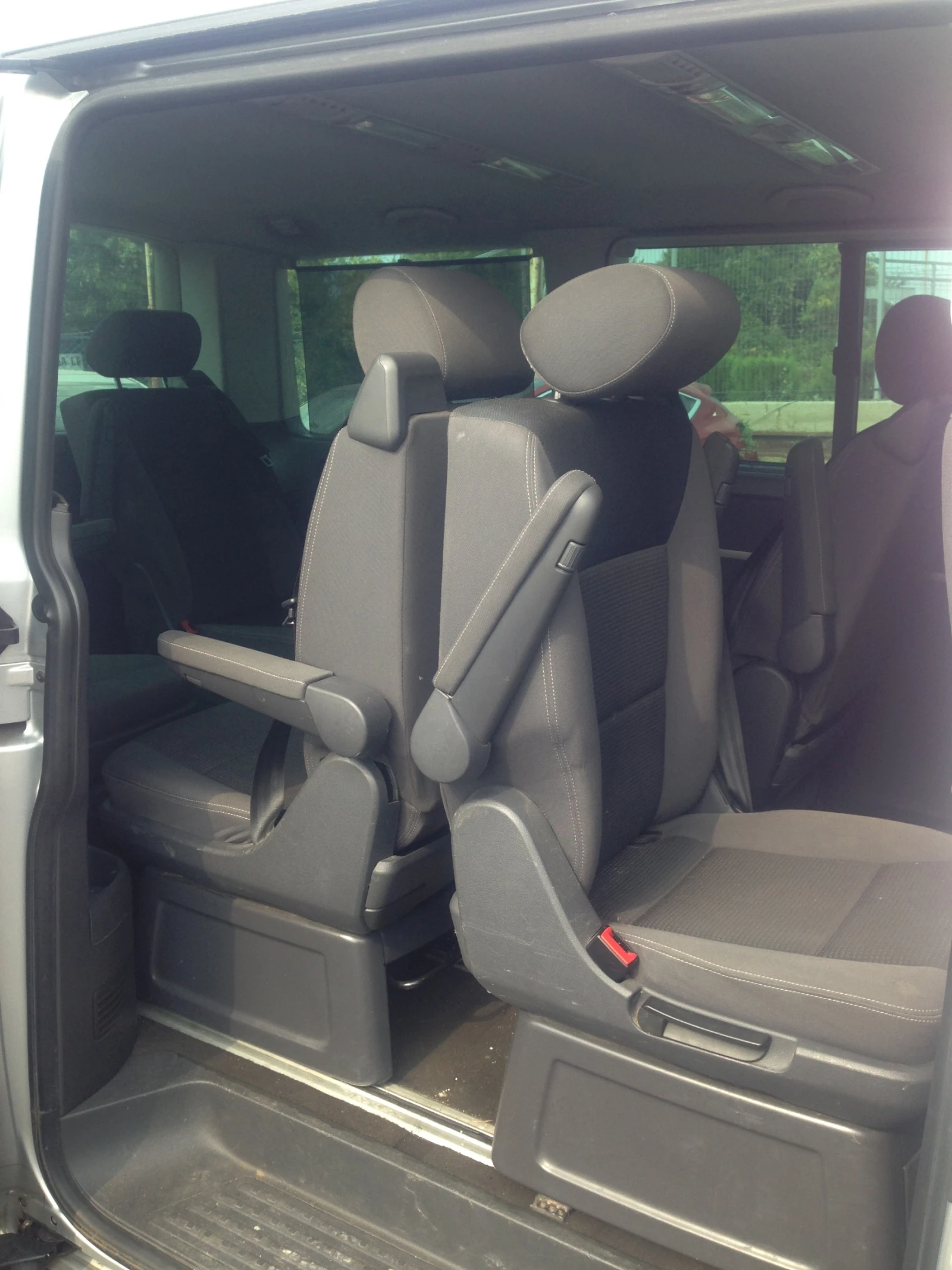 VW Multivan T5 2.5TDI 174кс 7седалки 6ск, снимка 5 - Автомобили и джипове - 55785918