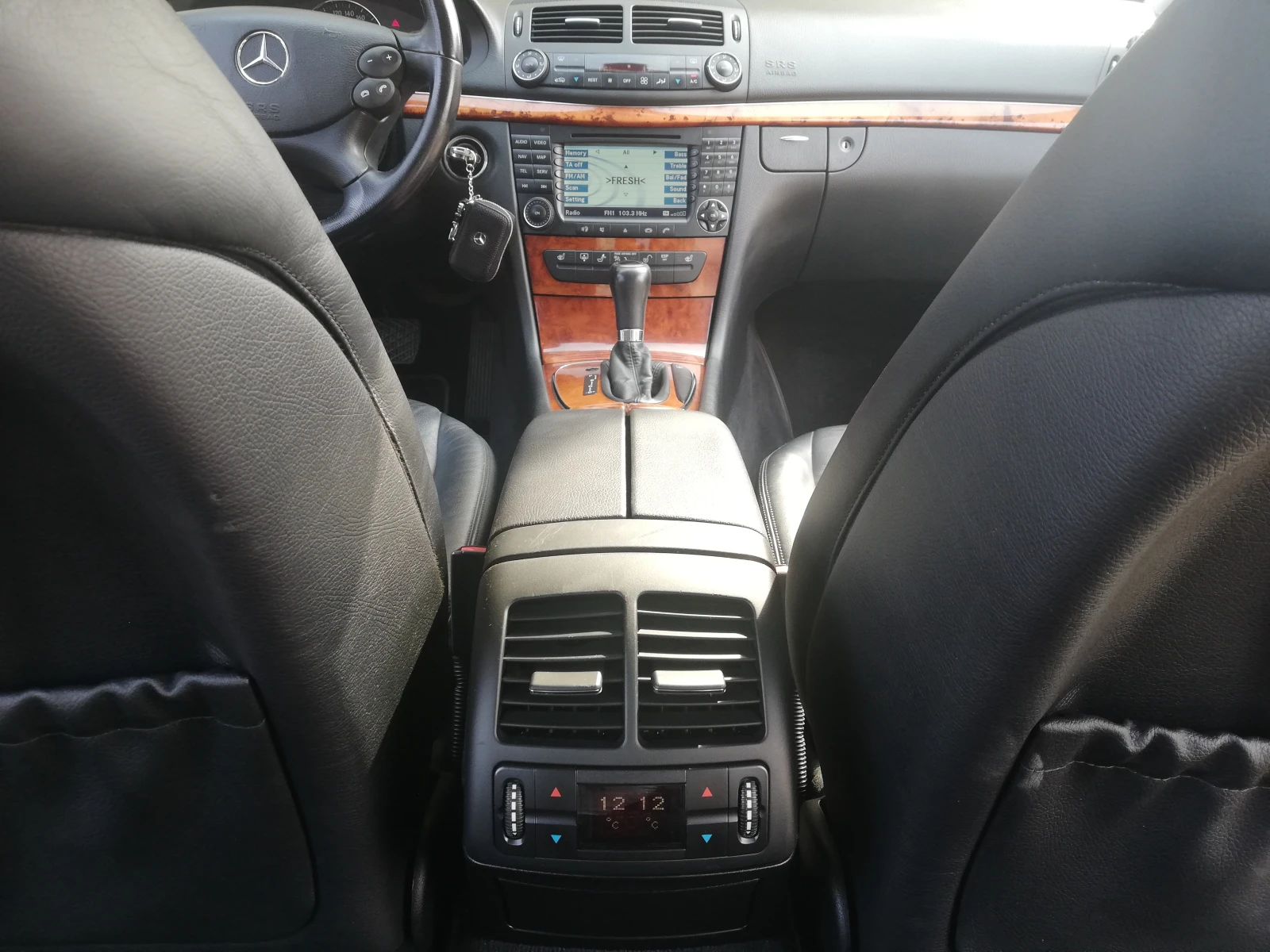 Mercedes-Benz E 280 4Matic, снимка 10 - Автомобили и джипове - 56543443
