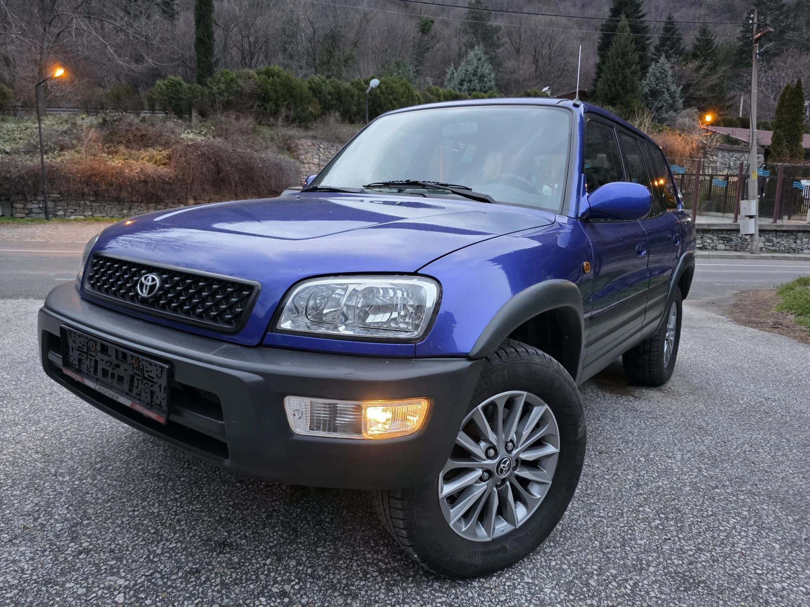 Toyota Rav4 2.0i 129кс 4х4 * Климатик* , снимка 1