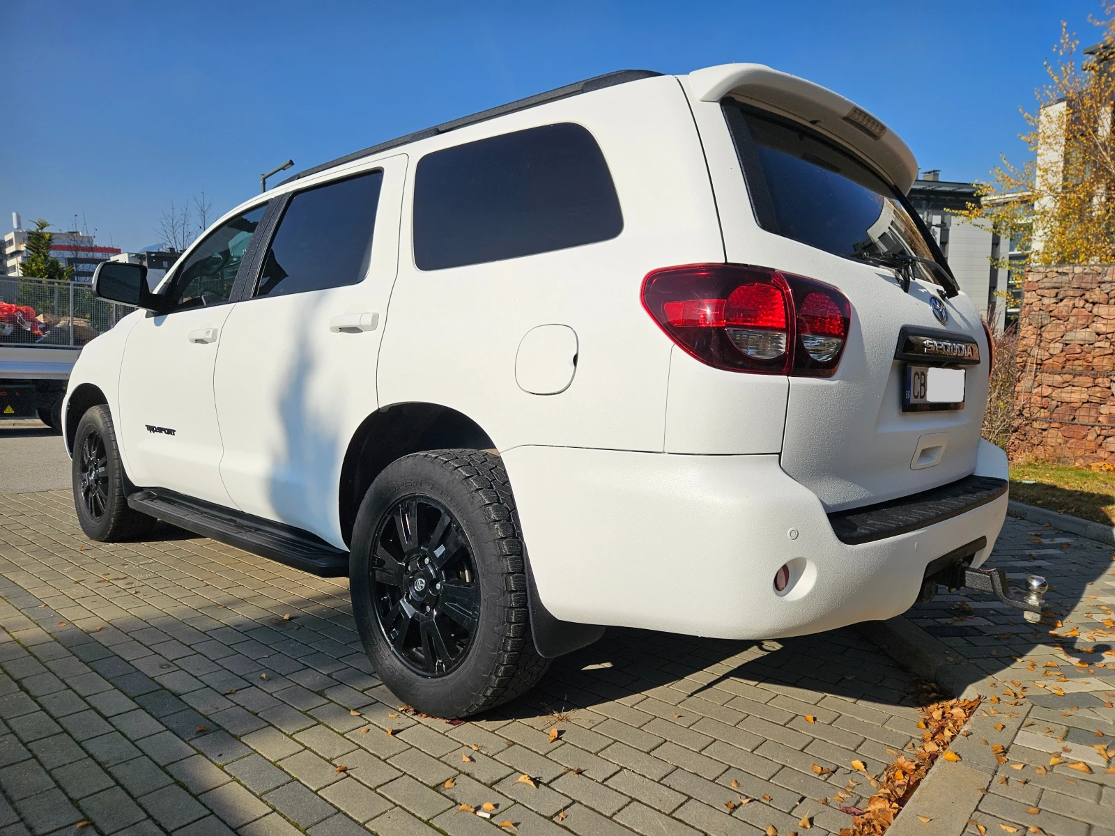 Toyota Sequoia 6+ 1  5.7 V8 4WD TRD SPORT - изображение 3