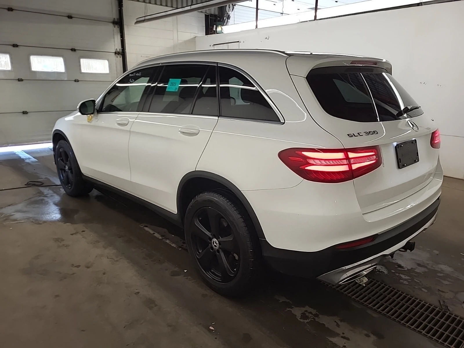 Mercedes-Benz GLC 300 * АВТОКРЕДИТ* * ЦЕНА ДО БЪЛГАРИЯ*  - изображение 4