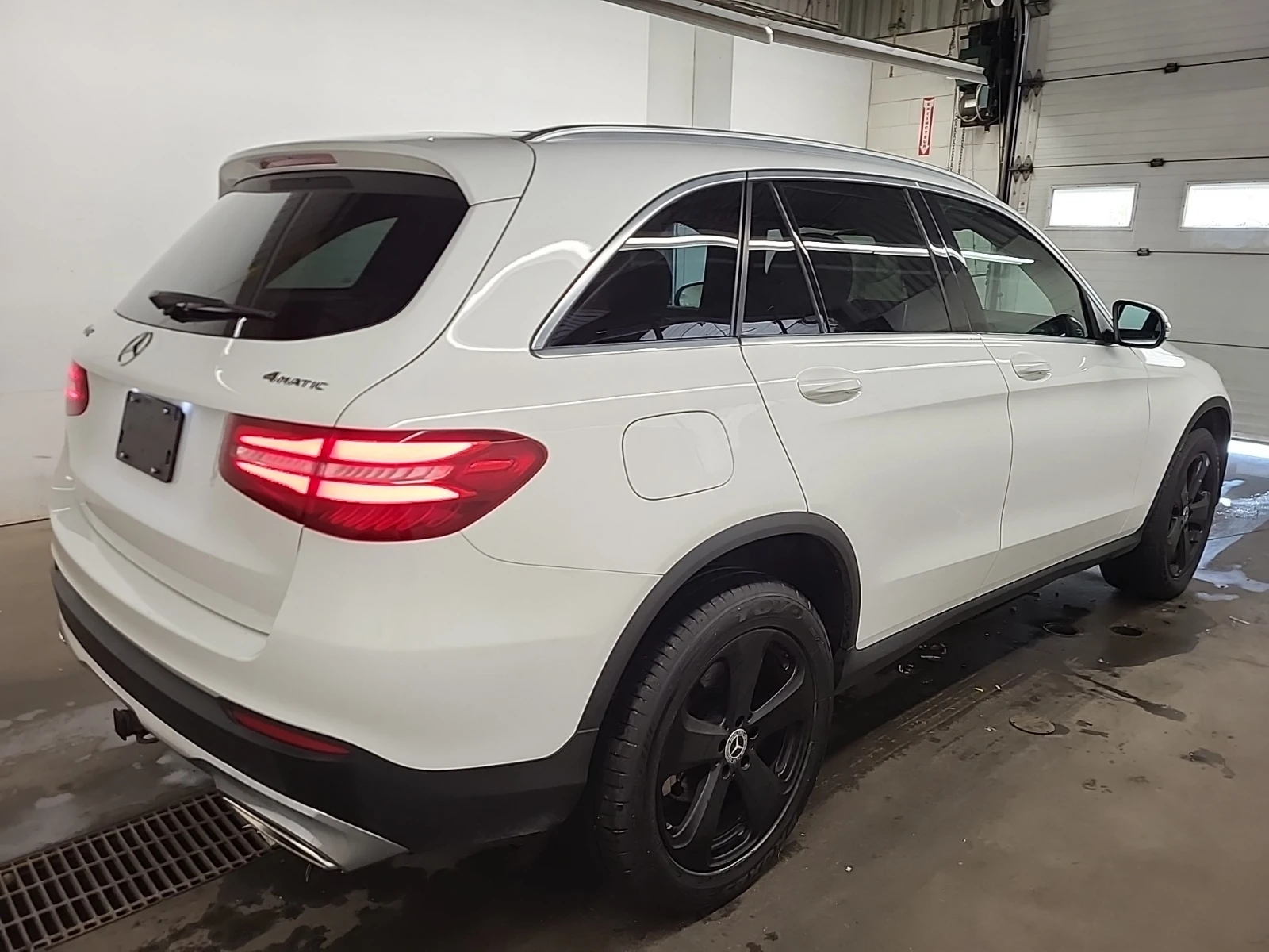 Mercedes-Benz GLC 300 * АВТОКРЕДИТ* * ЦЕНА ДО БЪЛГАРИЯ*  - изображение 3