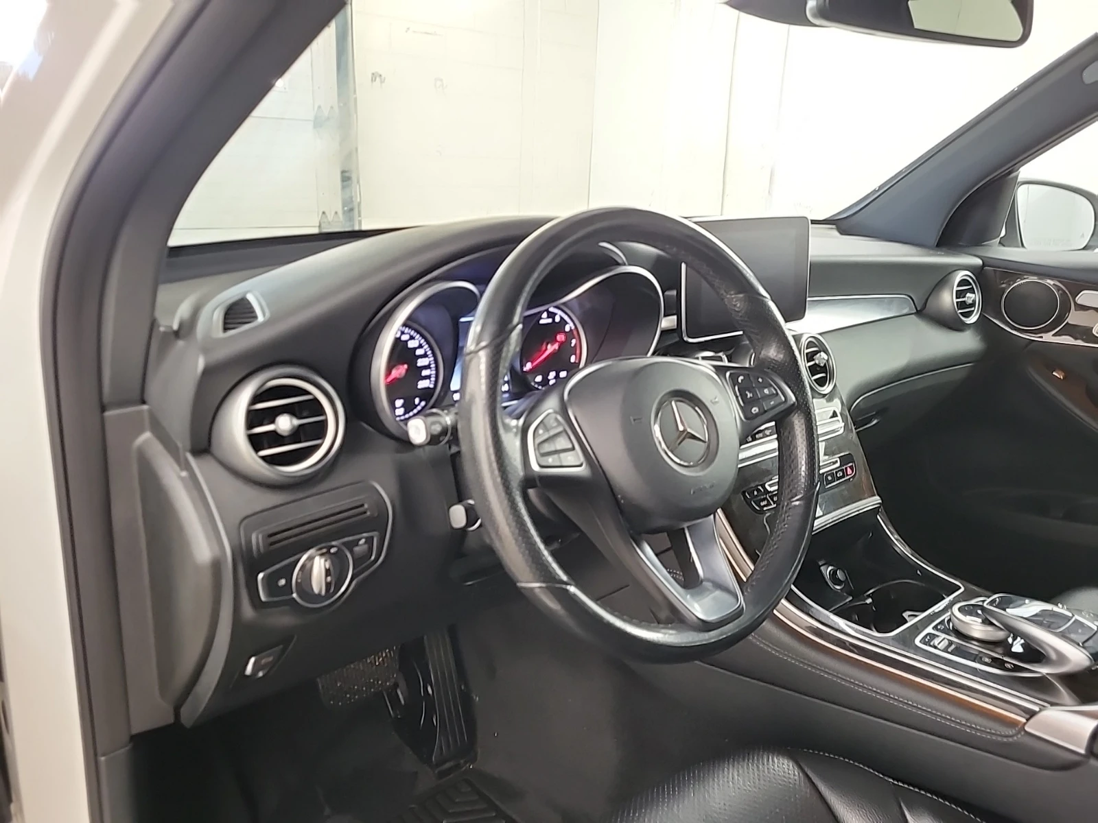 Mercedes-Benz GLC 300 * АВТОКРЕДИТ* * ЦЕНА ДО БЪЛГАРИЯ*  - изображение 10