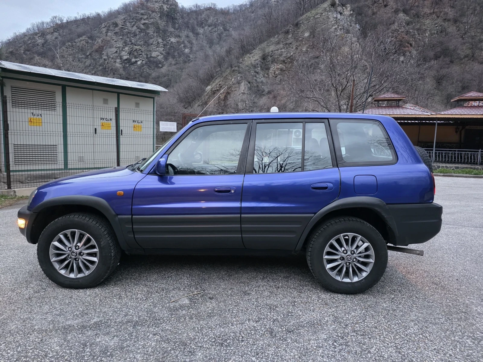 Toyota Rav4 2.0i 129кс 4х4 * Климатик*  - изображение 4