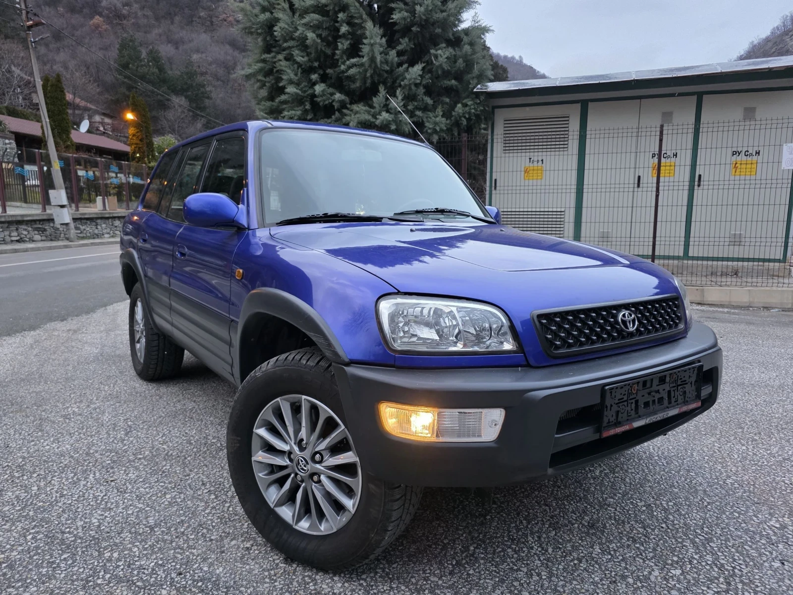 Toyota Rav4 2.0i 129кс 4х4 * Климатик*  - изображение 2