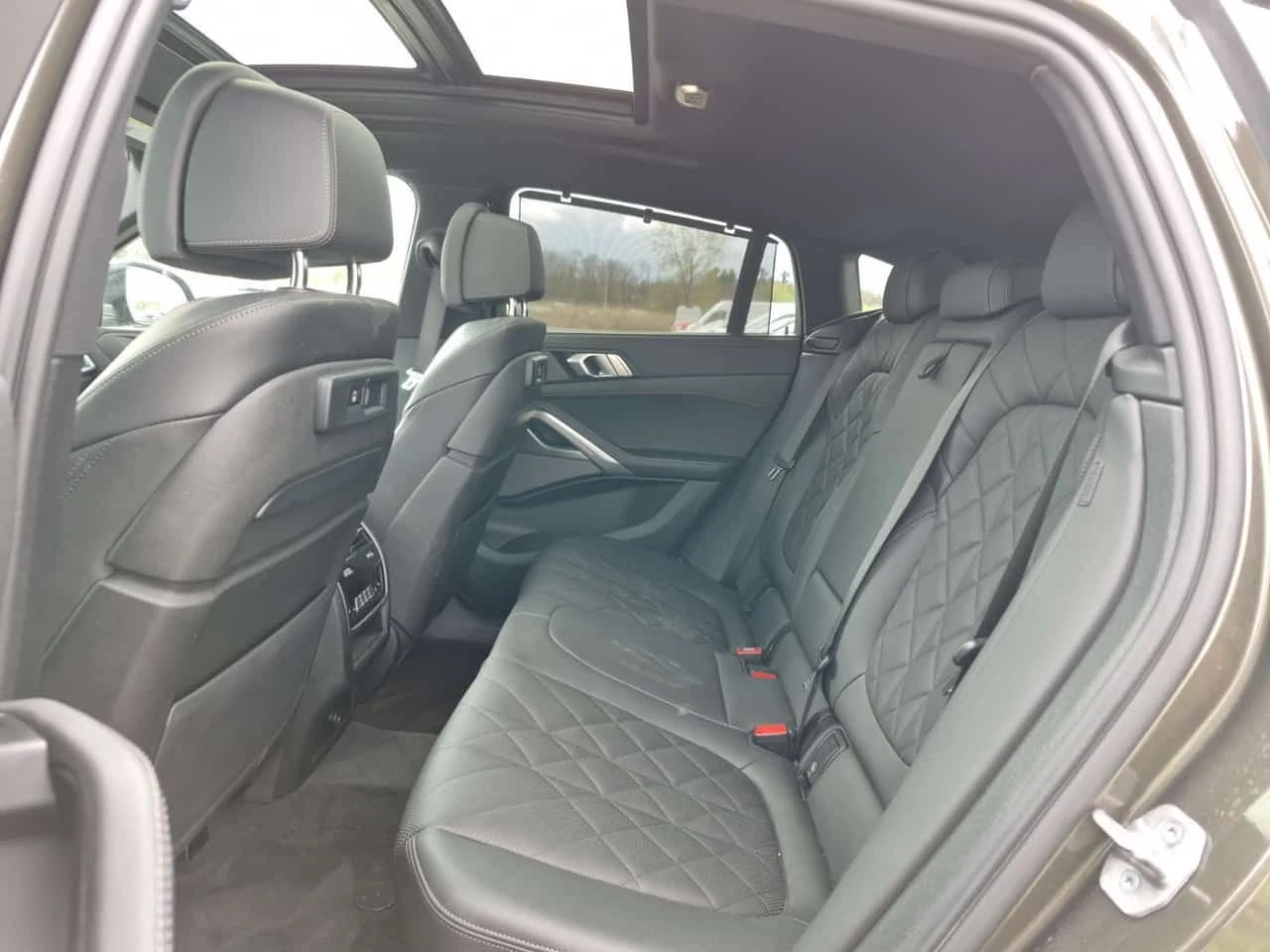 BMW X6 * XDRIVE40I * PANO * H/K * ОБДУХВАНЕ * CARFAX, снимка 12 - Автомобили и джипове - 54512658