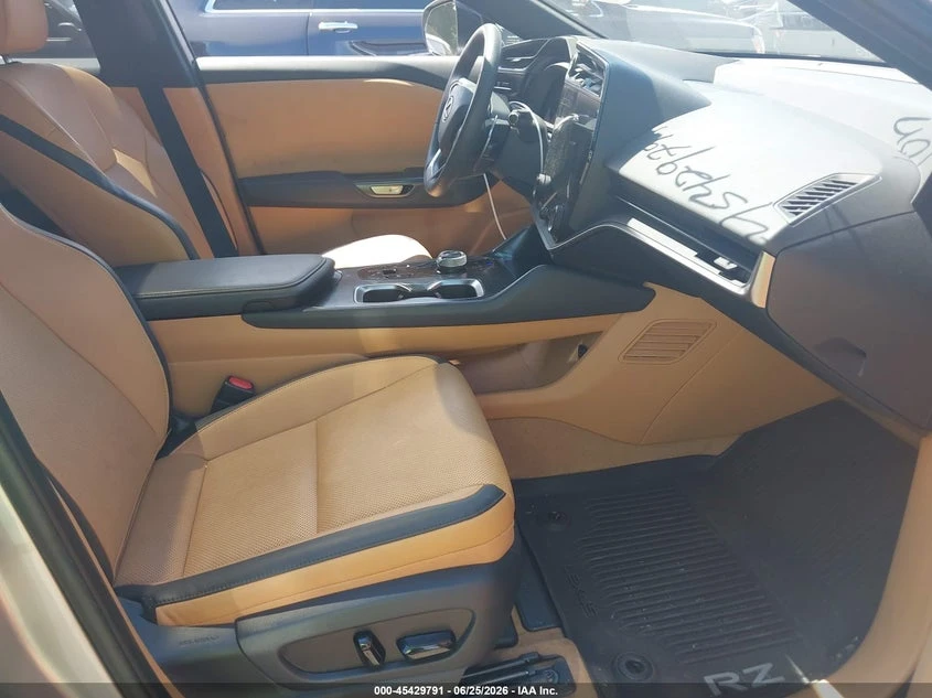 Lexus RZ 300E Premium, снимка 5 - Автомобили и джипове - 55934442