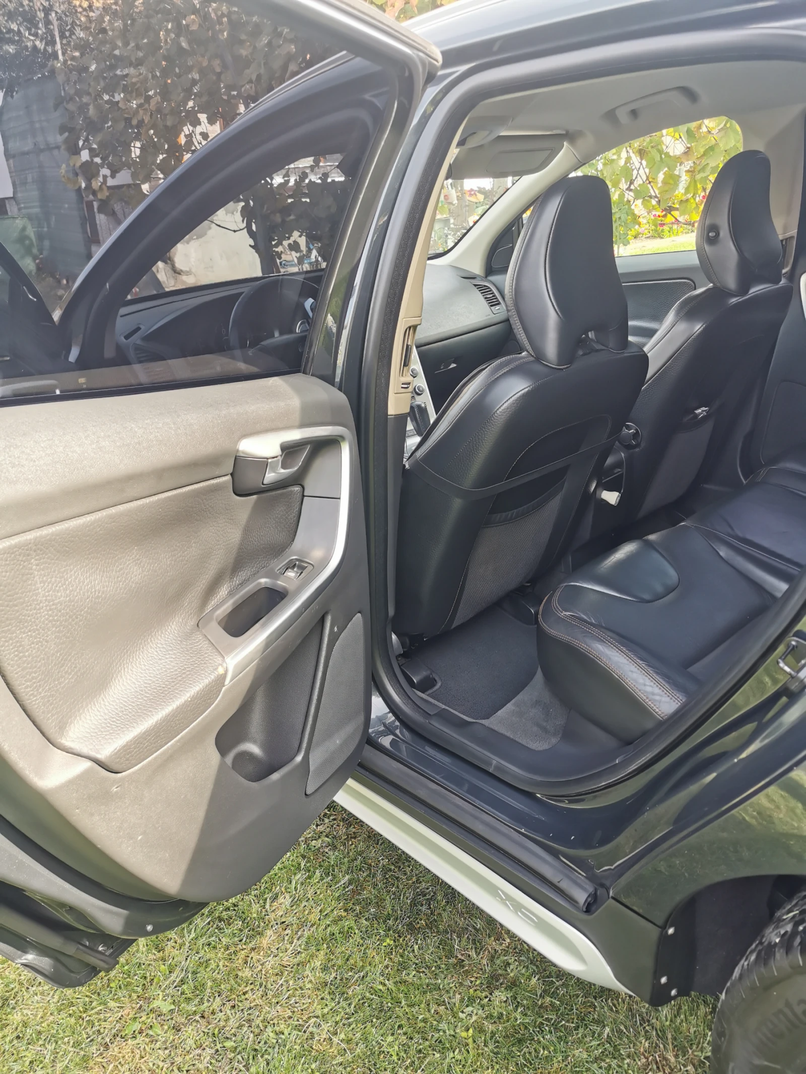 Volvo XC60, снимка 8 - Автомобили и джипове - 56438593