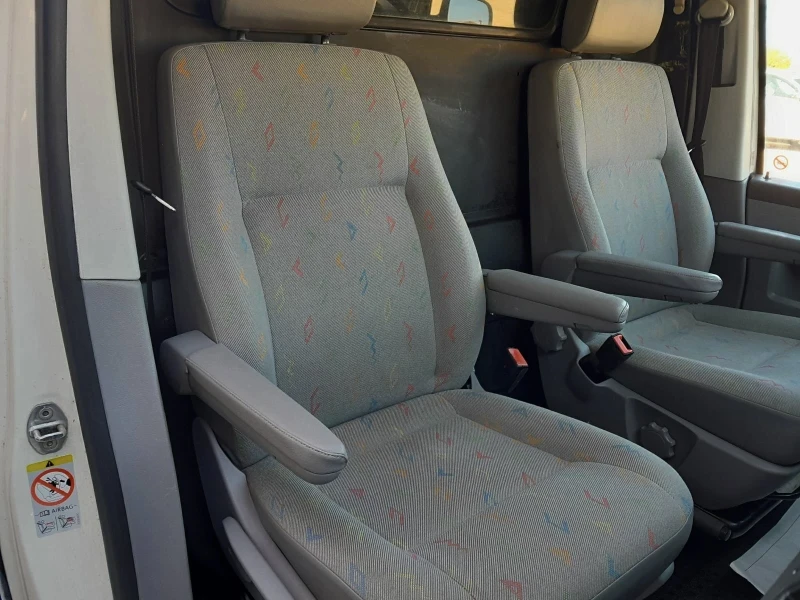 VW Transporter 1.9TDI/КЛИМАТИК, снимка 8 - Бусове и автобуси - 47412214