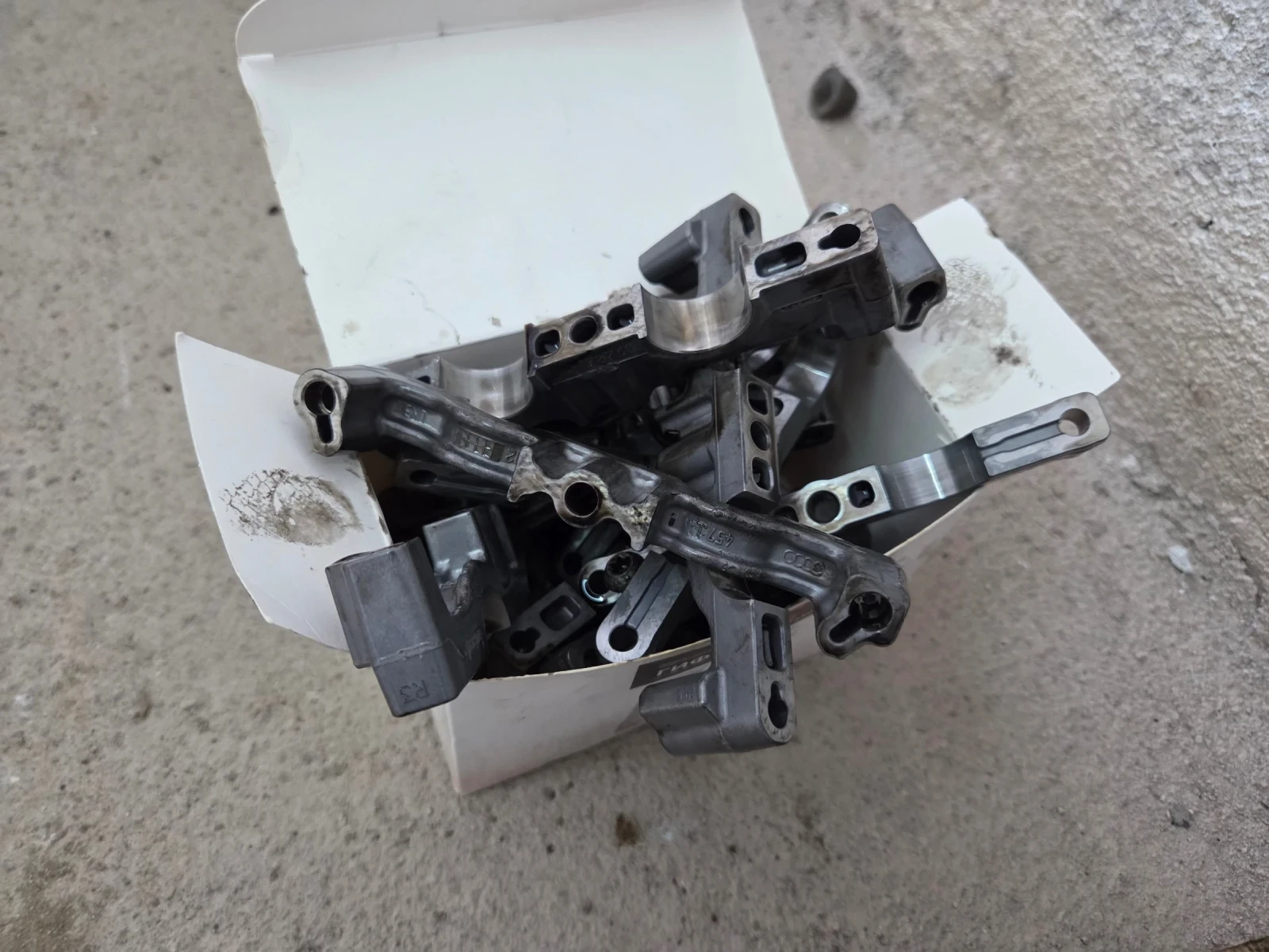 Цилиндрови глави 3.0TDI CRC Audi/VW/Porsche Touareg Q7 A6 A7 A8 Cayenn, снимка 8 - Части - 53728640