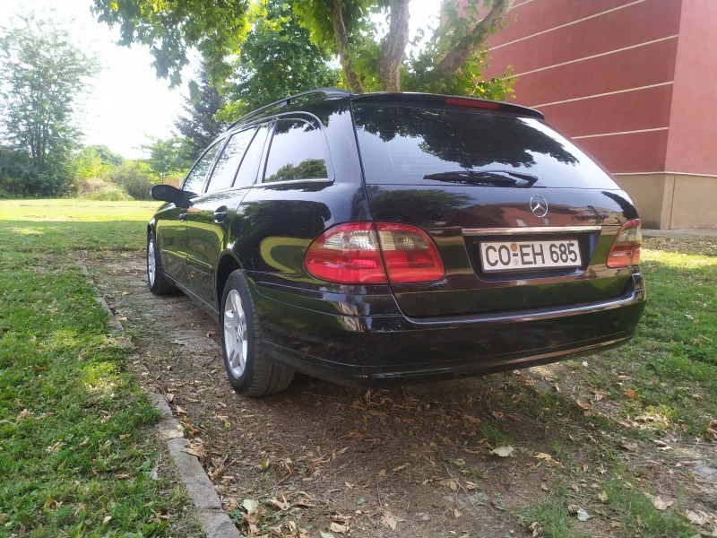 Mercedes-Benz E 220, снимка 5 - Автомобили и джипове - 46604886