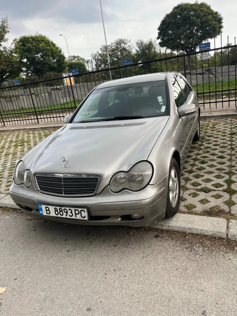 Mercedes-Benz C 220, снимка 2 - Автомобили и джипове - 47408411