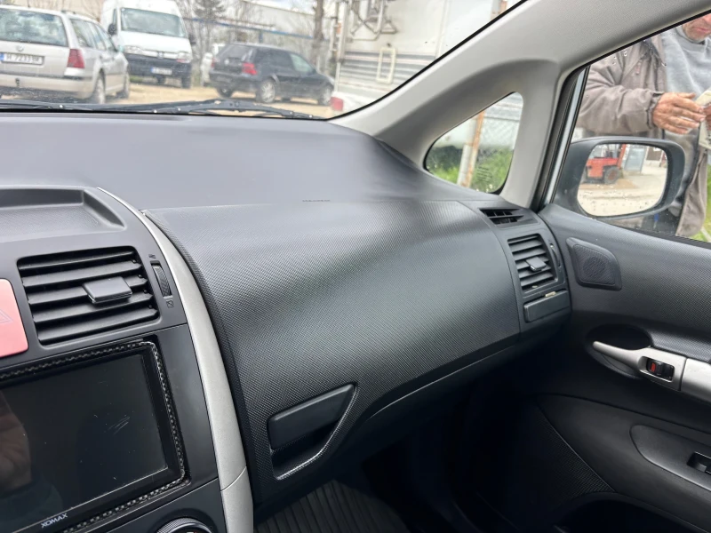 Toyota Auris 1.4 VVT-i , снимка 13 - Автомобили и джипове - 49825992