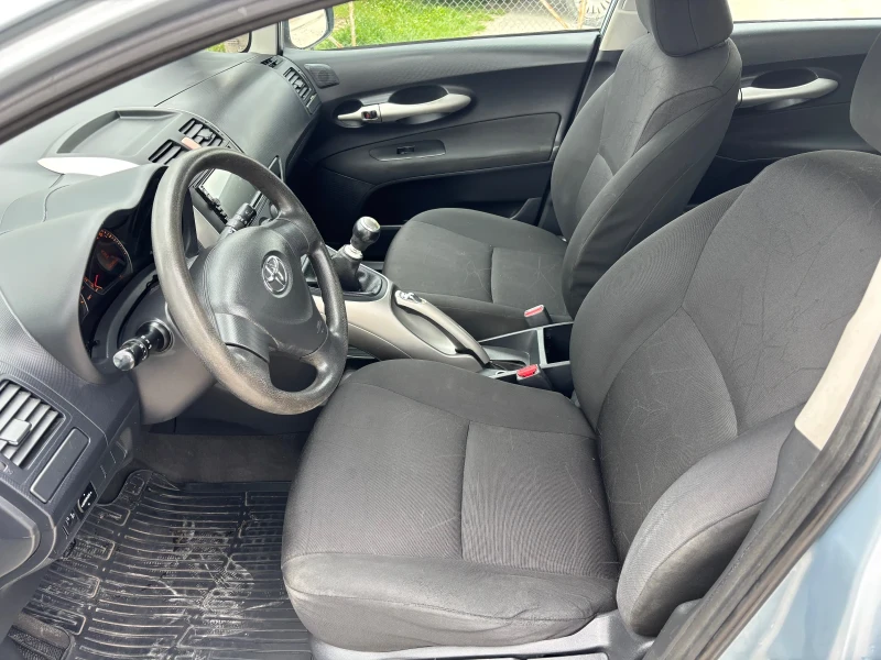 Toyota Auris 1.4 VVT-i , снимка 8 - Автомобили и джипове - 49825992