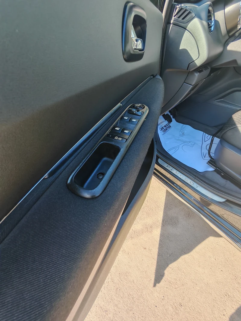 Peugeot 3008 1.6 , бензин , PANORAMA  New Accsess , снимка 9 - Автомобили и джипове - 52650122