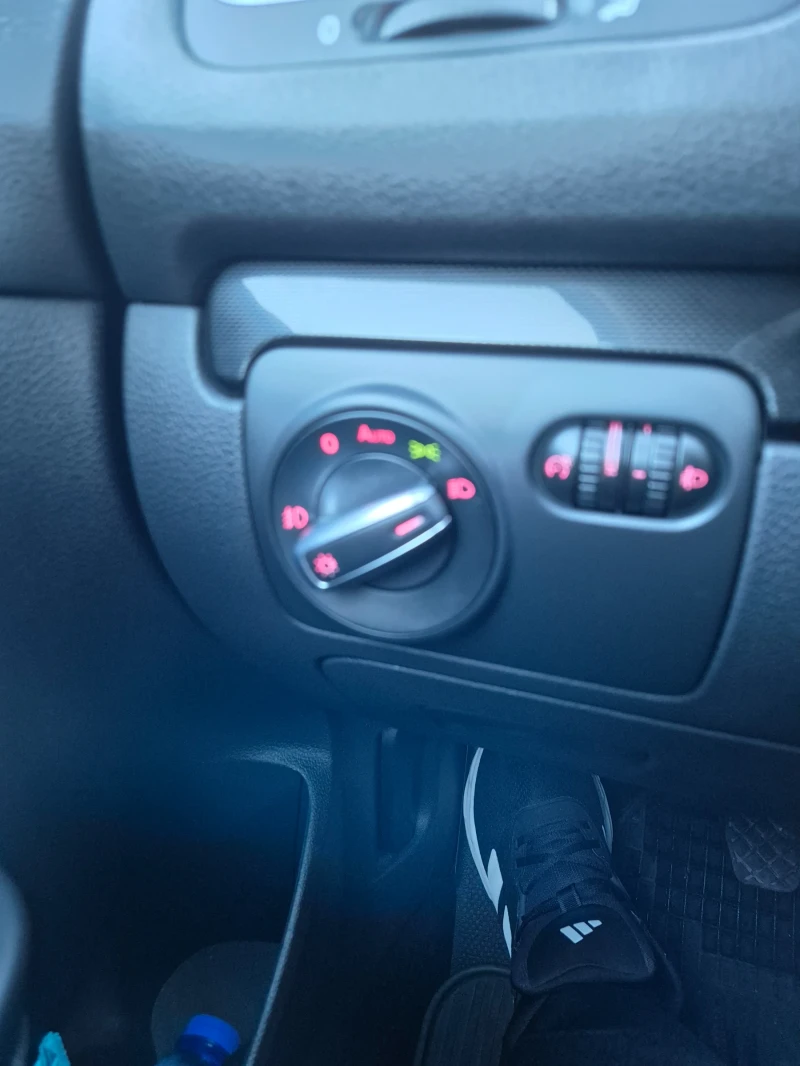 VW Golf 1.6TDI 105hp, снимка 11 - Автомобили и джипове - 53034952